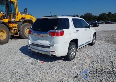 2015 GMC Terrain Denali z USA, uszkodzony, nr VIN 2GKFLUE38F6148431